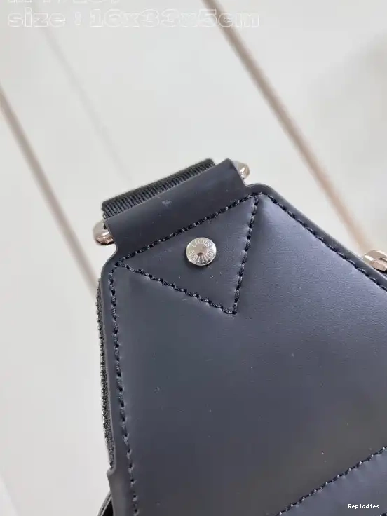 Repzbay Avenue Slingbag-16*33*5.7CM VUITTON LOUIS 0701